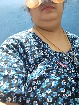 Snapshot of tamilthanushri chatting on 02/15/25, 02:37 tamilthanushri online show from 02/15/25, 02:37