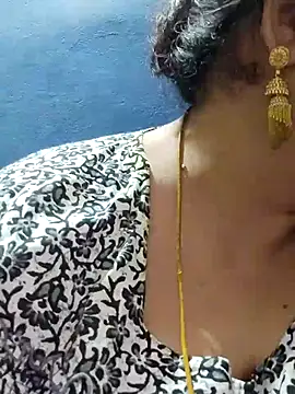 Snapshot of tamilthanushri chatting on 03/02/25, 04:17 tamilthanushri online show from 03/02/25, 04:17