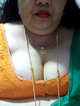 Snapshot of tamilthanushri chatting on 10/02/25, 11:28 tamilthanushri online show from 10/02/25, 11:28