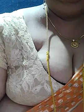 Snapshot of tamilthanushri chatting on 10/08/25, 07:11 tamilthanushri online show from 10/08/25, 07:11