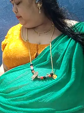 Snapshot of tamilthanushri chatting on 10/17/25, 08:17 tamilthanushri online show from 10/17/25, 08:17