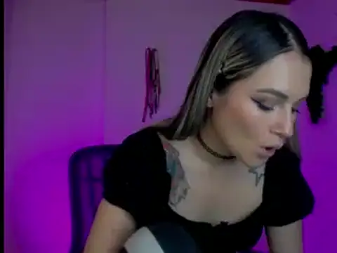 kim jeins11 online show from 12/24/24, 12:33