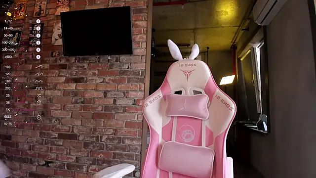 aesthetics  tease online show from 09/17/25, 04:14