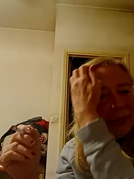 Ladykiss833 online show from 04/20/26, 09:16