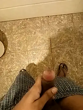 Snapshot of gym_lover076 chatting on 03/12/25, 06:40 gym lover076 online show from 03/12/25, 06:40