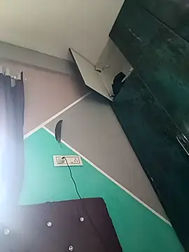 Snapshot of gym_lover076 chatting on 10/13/25, 10:15 gym lover076 online show from 10/13/25, 10:15