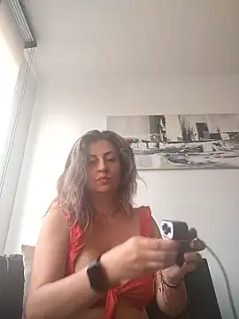 Snapshot of Latiinvenushot chatting on 01/16/26, 02:10 Latiinvenushot online show from 01/16/26, 02:10