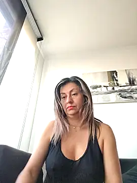 Snapshot of Latiinvenushot chatting on 02/28/26, 11:55 Latiinvenushot online show from 02/28/26, 11:55