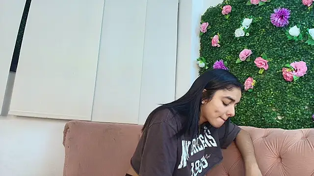 natalia aguirre1 online show from 09/24/25, 12:19