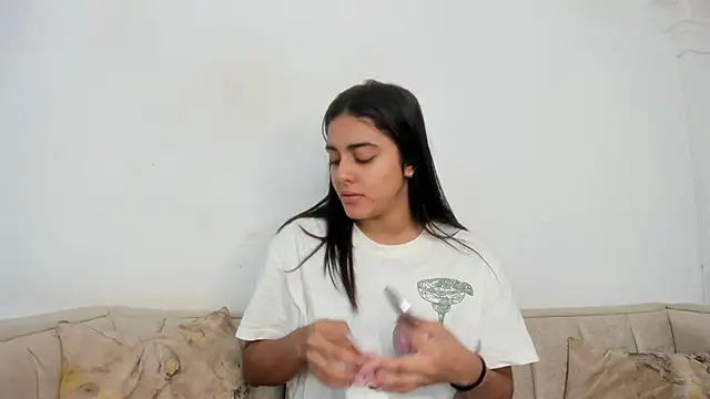 natalia aguirre1 online show from 10/29/25, 12:18