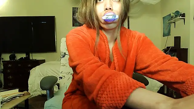 Snapshot of PolinaLoveX chatting on 02/05/25, 10:55 PolinaLoveX online show from 02/05/25, 10:55