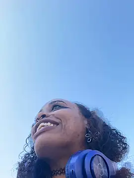 loveluna8 online show from 02/25/25, 08:41