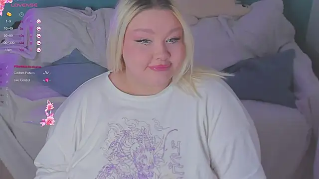 LilyBelll online show from 03/18/25, 06:04