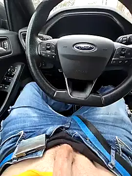 Snapshot of Titanhoott chatting on 12/20/24, 01:33 Titanhoott online show from 12/20/24, 01:33