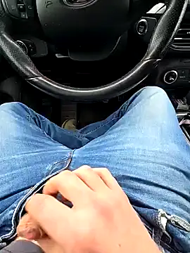 Snapshot of Titanhoott chatting on 01/08/25, 09:42 Titanhoott online show from 01/08/25, 09:42