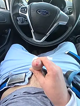 Snapshot of Titanhoott chatting on 03/20/25, 12:43 Titanhoott online show from 03/20/25, 12:43