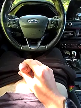 Snapshot of Titanhoott chatting on 09/18/25, 11:23 Titanhoott online show from 09/18/25, 11:23