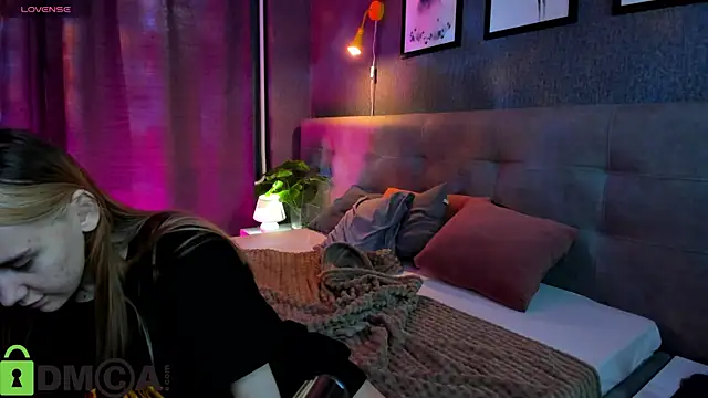 Lesi Moonie01 online show from 10/17/25, 09:34