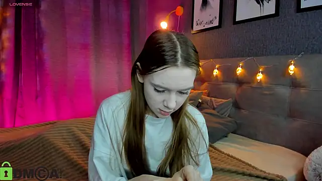 Lesi Moonie01 online show from 12/18/25, 09:15