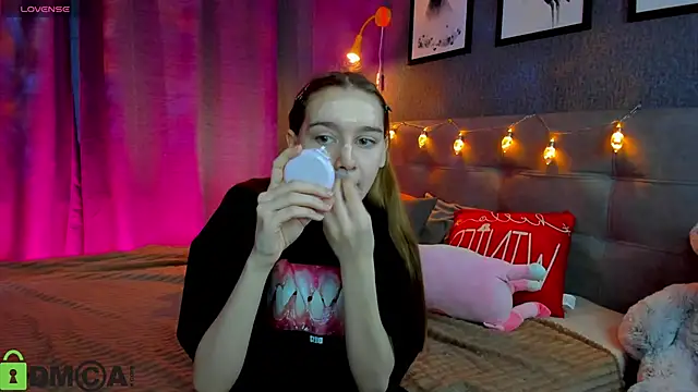 Lesi Moonie01 online show from 12/22/25, 09:50