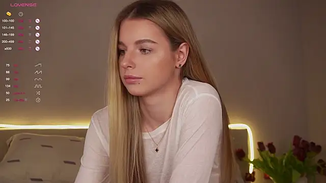 Snapshot of Sunshine_Diana chatting on 03/12/25, 04:56 Sunshine Diana online show from 03/12/25, 04:56