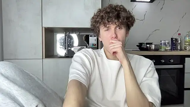 Snapshot of alyx_garden chatting on 02/25/26, 11:31 alyx garden online show from 02/25/26, 11:31