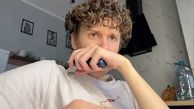 Snapshot of alyx_garden chatting on 02/28/26, 10:27 alyx garden online show from 02/28/26, 10:27