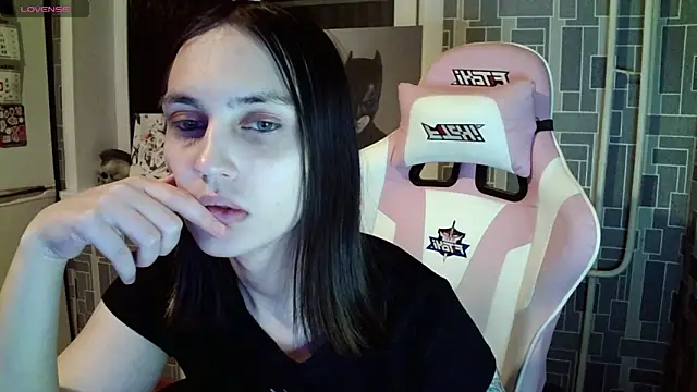 Snapshot of BlackHe4rts_ chatting on 12/10/24, 07:54 BlackHe4rts  online show from 12/10/24, 07:54