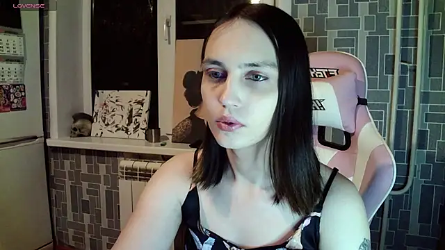 Snapshot of BlackHe4rts_ chatting on 12/14/24, 03:58 BlackHe4rts  online show from 12/14/24, 03:58