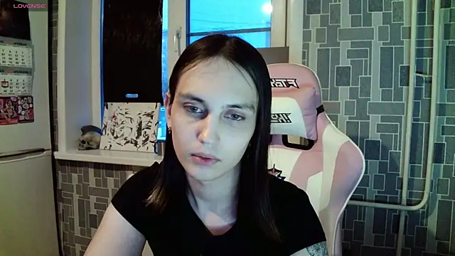 Snapshot of BlackHe4rts_ chatting on 12/15/24, 02:19 BlackHe4rts  online show from 12/15/24, 02:19