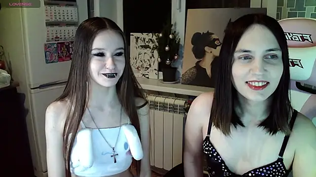 Snapshot of BlackHe4rts_ chatting on 12/27/24, 05:37 BlackHe4rts  online show from 12/27/24, 05:37