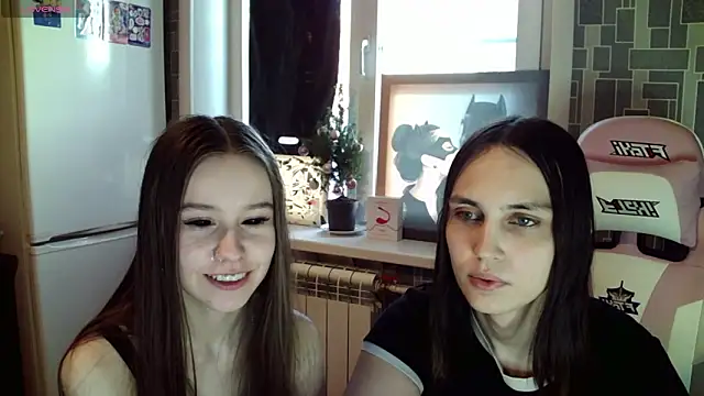 Snapshot of BlackHe4rts_ chatting on 01/13/25, 10:03 BlackHe4rts  online show from 01/13/25, 10:03