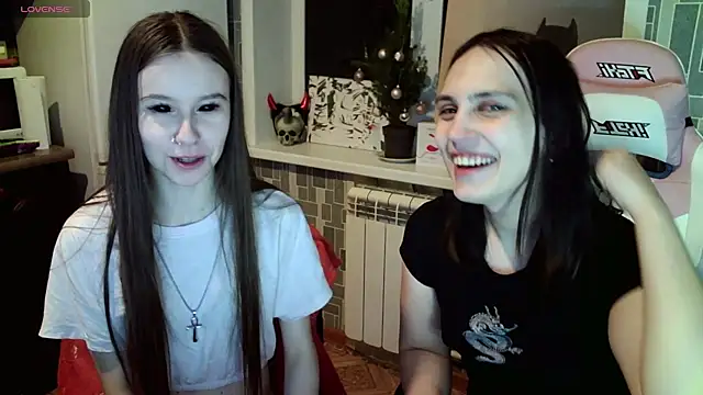 Snapshot of BlackHe4rts_ chatting on 01/18/25, 12:46 BlackHe4rts  online show from 01/18/25, 12:46