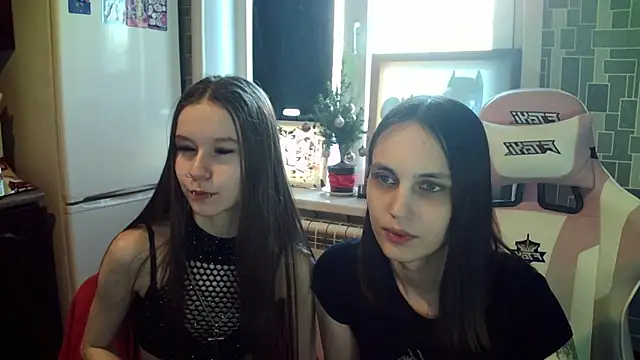 Snapshot of BlackHe4rts_ chatting on 02/08/25, 03:08 BlackHe4rts  online show from 02/08/25, 03:08