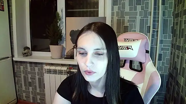 Snapshot of BlackHe4rts_ chatting on 03/18/25, 10:48 BlackHe4rts  online show from 03/18/25, 10:48