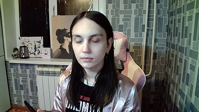 Snapshot of BlackHe4rts_ chatting on 10/09/25, 04:05 BlackHe4rts  online show from 10/09/25, 04:05