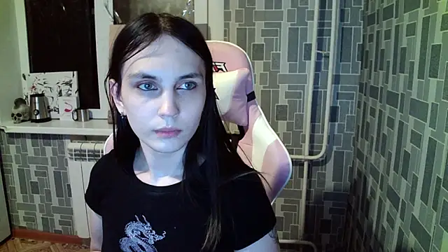 Snapshot of BlackHe4rts_ chatting on 10/17/25, 06:54 BlackHe4rts  online show from 10/17/25, 06:54