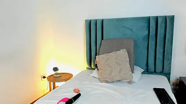 Snapshot of HollyHudsonn chatting on 12/20/24, 11:54 HollyHudsonn online show from 12/20/24, 11:54