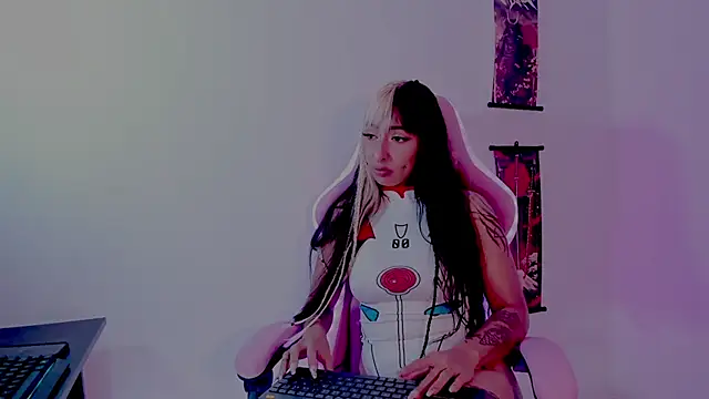 Snapshot of HollyHudsonn chatting on 01/21/25, 12:04 HollyHudsonn online show from 01/21/25, 12:04