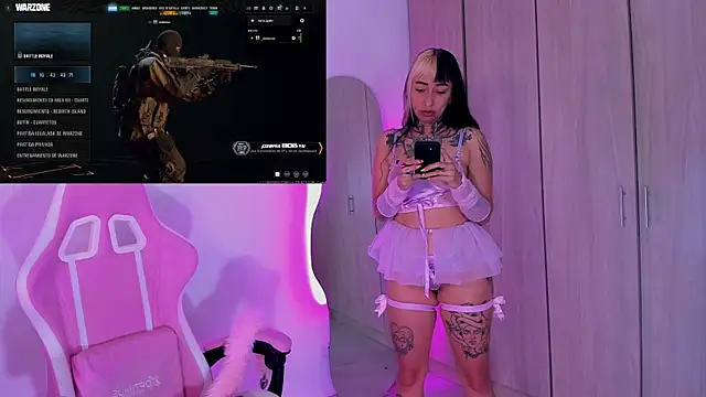 Snapshot of HollyHudsonn chatting on 03/15/25, 11:17 HollyHudsonn online show from 03/15/25, 11:17