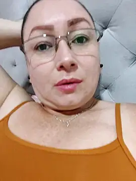 Snapshot of milly_sanchez chatting on 05/17/26, 05:20 milly sanchez online show from 05/17/26, 05:20