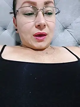 Snapshot of milly_sanchez chatting on 06/02/26, 06:21 milly sanchez online show from 06/02/26, 06:21