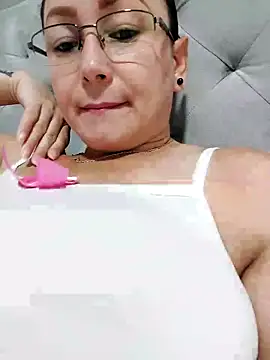 Snapshot of milly_sanchez chatting on 06/03/26, 06:57 milly sanchez online show from 06/03/26, 06:57