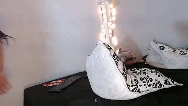 Kimandyuk online show from 12/17/24, 11:05