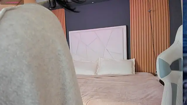 Lucy Smith2 online show from 09/24/25, 08:45