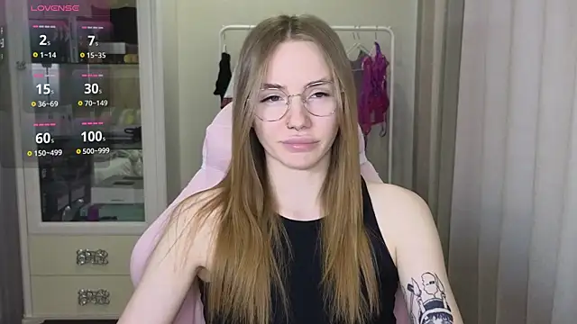 littlevildevil online show from 02/08/25, 08:42