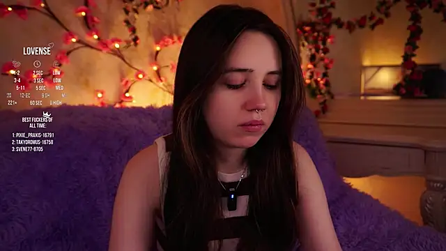 GillianDowdey online show from 11/26/25, 02:45