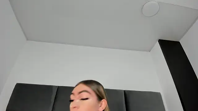 Lizz Luna online show from 11/29/25, 06:44