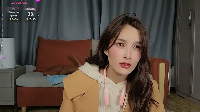 Snapshot of Youth3_ chatting on 01/14/25, 08:04 Youth3  online show from 01/14/25, 08:04