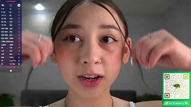 AislyEmbury online show from 12/23/25, 05:05